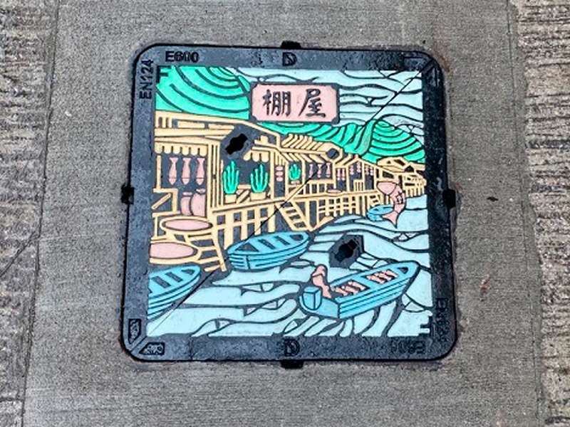 Дизайнерский чугунный люк в Гонконге Дизайнерский чугунный люк в Тай О