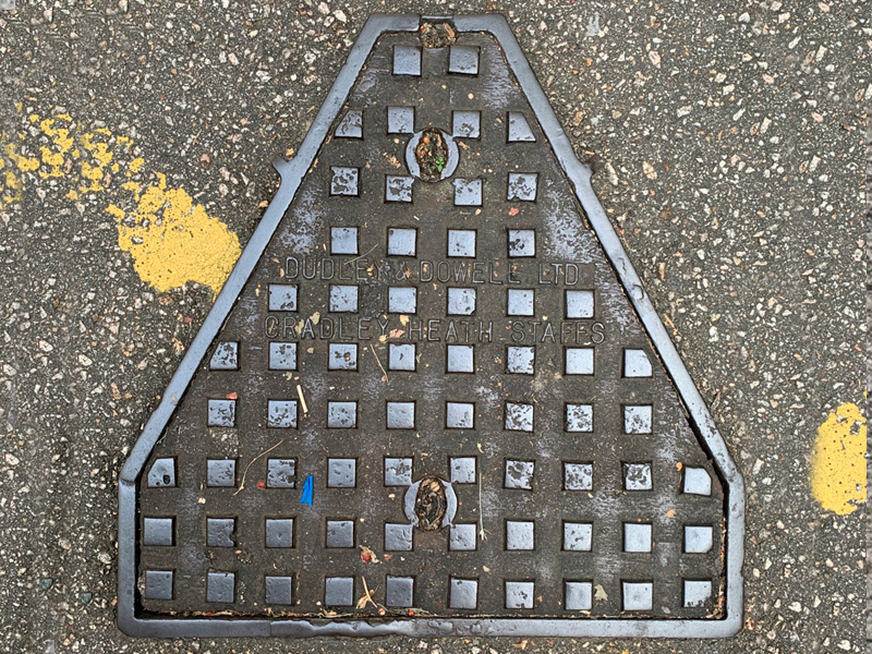 Дизайнерский чугунный люк в Гонконге Дизайнерский чугунный люк Dudley & Dowell Ltd